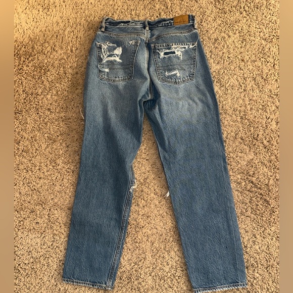 AE Ripped '90s Boyfriend Jean - Picture 8 of 15